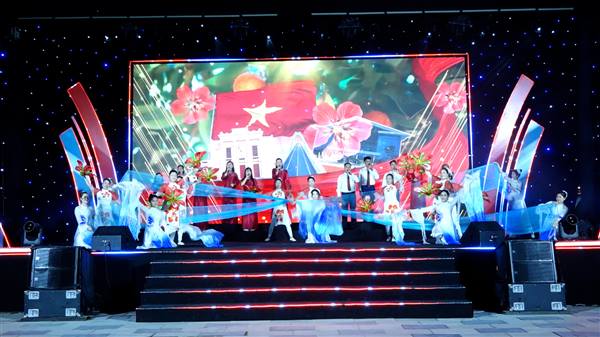 Đêm liên hoan văn nghệ “Kiến An – Ngày hội hạnh phúc” – Nơi thanh âm truyền thống và hiện đại hòa quyện