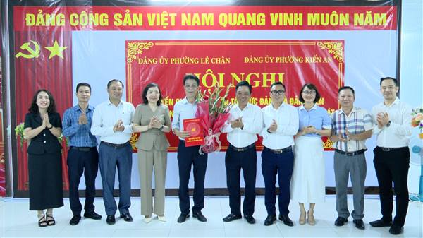 Hội nghị chuyển giao, tiếp nhận tổ chức cơ sở đảng và đảng viên Chi bộ Công ty TNHH Sản xuất và Thương mại Thuận Phát