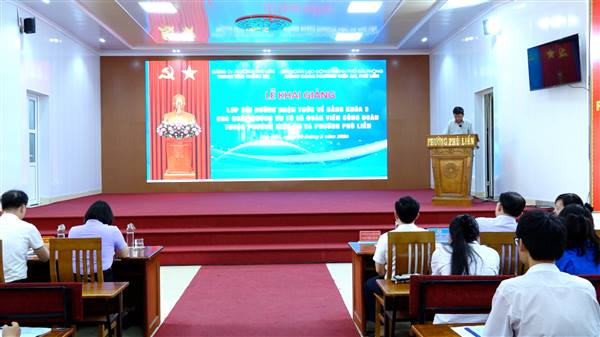Lễ khai giảng lớp bồi dưỡng nhận thức về Đảng khoá 3 cho quần chúng ưu tú và đoàn viên Công đoàn thuộc phường Kiến An và Phù Liễn