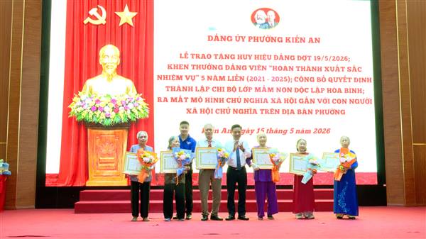 Lễ trao tặng Huy hiệu Đảng đợt 19/5/2026; Khen thưởng đảng viên “Hoàn thành xuất sắc nhiệm vụ” 5 năm liền (2021-2025); Công bố Quyết định thành lập Chi bộ lớp Mầm non độc lập Hoà Bình; Ra mắt mô hình Chủ nghĩa xã hội gắn với con người Xã hội chủ nghĩa trên địa bàn phường