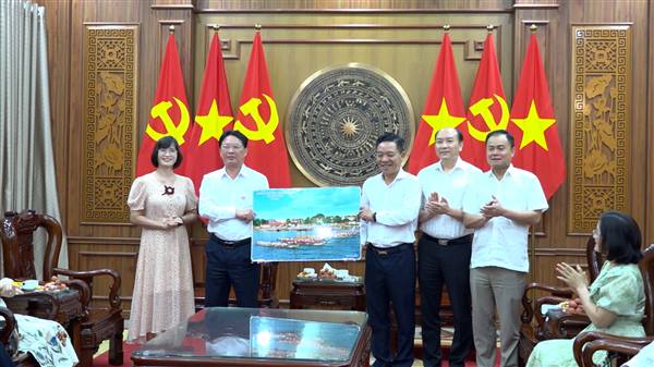 Đảng uỷ phường Kiến An và xã Quảng Ninh (tỉnh Quảng Trị) gặp mặt, trao đổi kinh nghiệm công tác