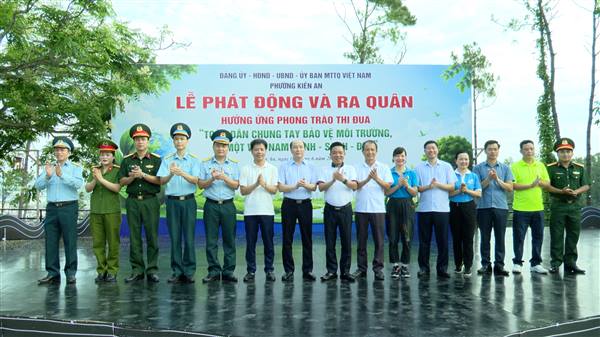 Gần 3.000 cán bộ, công chức, viên chức, chiến sĩ lực lượng vũ trang, đoàn viên, hội viên, sinh viên và Nhân dân phường Kiến An tham gia tổng dọn vệ sinh môi trường hưởng ứng phong trào thi đua “Toàn dân chung tay bảo vệ môi trường, vì một Việt Nam xanh - sạch - đẹp”

