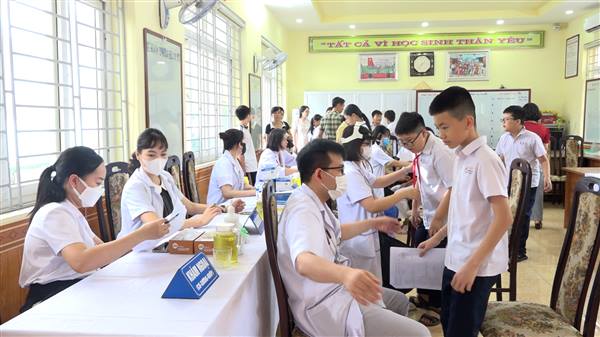 Hơn 570 học sinh Trường THCS Trần Hưng Đạo được khám sức khỏe miễn phí