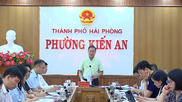 Đoàn công tác số 03 của Đảng ủy phường làm việc với Chi bộ Phòng Kinh tế, Hạ tầng và Đô thị phường, Chi bộ phòng Văn hóa - Xã hội phường, Chi bộ Trung tâm Phục vụ hành chính công phường, Chi bộ Văn phòng HĐND và UBND phường về tình hình lãnh đạo, chỉ đạo thực hiện nhiệm vụ chính trị, công tác xây dựng Đảng 6 tháng đầu năm 2026