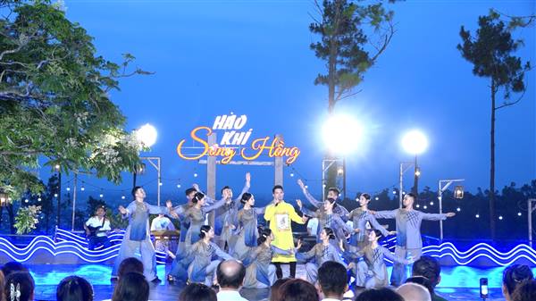 Đặc sắc Chương trình nghệ thuật “Hào khí sông Hồng” diễn ra tại Đồi Thiên Văn (phường Kiến An)