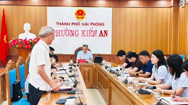 UBND phường Kiến An làm việc với Công ty TNHH Phú Hưng, Đài khí tượng thủy văn khu vực Đông Bắc về tính pháp lý và các hoạt động kinh doanh tại khu đất 8.260 m đang làm nhà hàng Thiên Văn Gardent hill thuộc địa bàn phường quản lý.