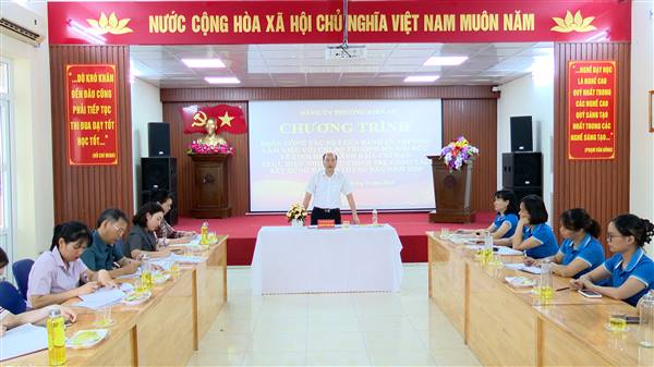 Đoàn công tác của Đảng ủy phường làm việc với Chi bộ trường Mầm non Nhi Đức về tình hình lãnh đạo, chỉ đạo thực hiện nhiệm vụ chính trị, công tác xây dựng Đảng 6 tháng đầu năm 2026
