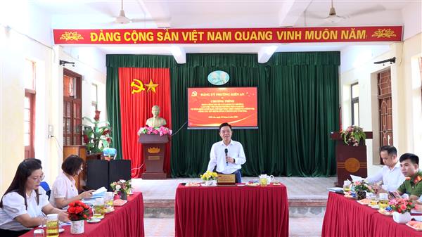 Đoàn công tác của Đảng ủy phường làm việc với Chi bộ trường THCS Nam Hà về tình hình lãnh đạo, chỉ đạo thực hiện nhiệm vụ chính trị, công tác xây dựng Đảng 6 tháng đầu năm 2026