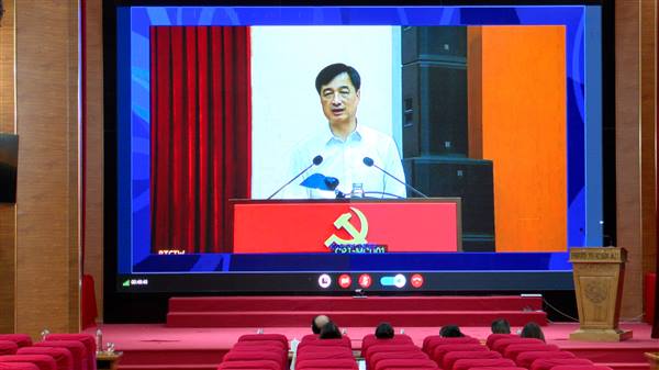 Đảng uỷ phường Kiến An tham dự Hội nghị toàn quốc Sơ kết công tác tổ chức xây dựng Đảng 6 tháng đầu năm 2026, triển khai nhiệm vụ 6 tháng cuối năm 2026; quán triệt một số văn bản mới ban hành về công tác tổ chức xây dựng Đảng

