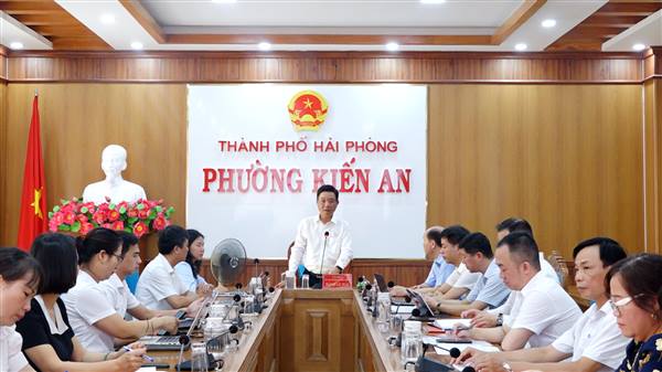 Đảng uỷ phường làm việc với Trung tâm đào tạo nghiệp vụ Tiêu chuẩn Đo lường Chất lượng về triển khai áp dụng quản lý chất lượng theo tiêu chuẩn ISO tại một số cơ quan, đơn vị và trường học 