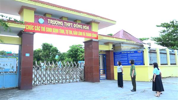 Đồng chí Trần Thị Phương – Phó Chủ tịch UBND phường, Trưởng Ban Chỉ đạo Kỳ thi tốt nghiệp THPT năm 2026 kiểm tra các điểm thi 


