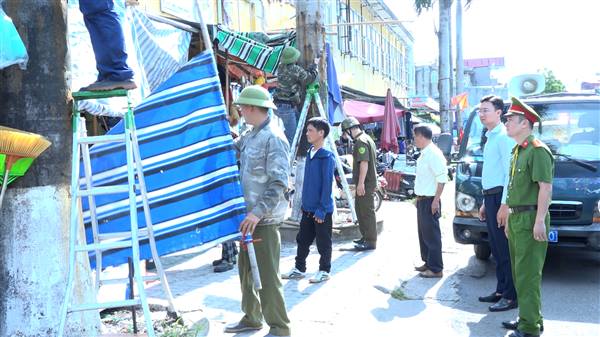 Phường Kiến An kiên quyết xử lý các trường hợp vi phạm trật tự đô thị, trật tự đường hè, trật tự an toàn giao thông

