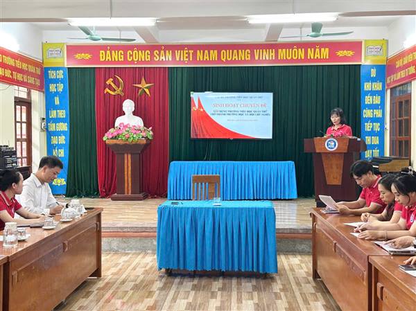 Chi bộ Trường Tiểu học Quán Trữ tổ chức sinh hoạt chuyên đề: "Xây dựng Trường Tiểu học Quán Trữ trở thành trường học xã hội chủ nghĩa"