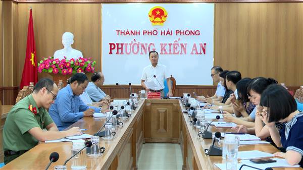UBND phường tiếp đại diện giáo xứ Lãm Hà
