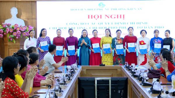 Hội nghị công bố các Quyết định chỉ định Chi hội trưởng, Chi hội phó Phụ nữ tổ dân phố
