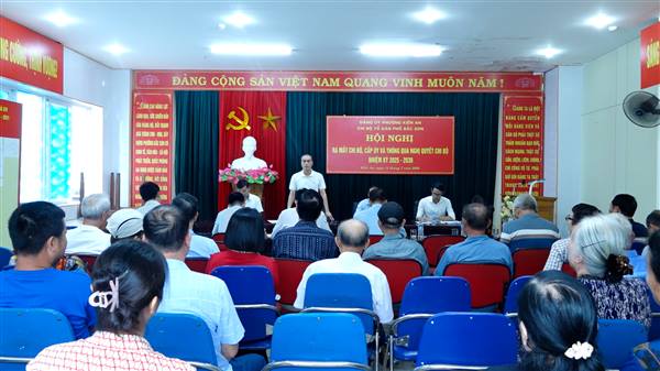 Đồng chí Nguyễn Tùng Lâm - Phó Chủ tịch Thường trực UBND phường làm việc với Công ty CDI Cựu Viên; Tổ dân phố Bắc Sơn và đại diện các hộ dân về thành lập Ban quản trị khu nhà ở Cựu Viên và việc thu các khoản phí dịch vụ của Công ty