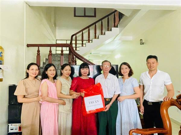 Trường Tiểu học Quang Trung thăm hỏi, tri ân các gia đình thương binh, liệt sĩ nhân dịp kỉ niệm 79 năm ngày Thương binh - Liệt sĩ