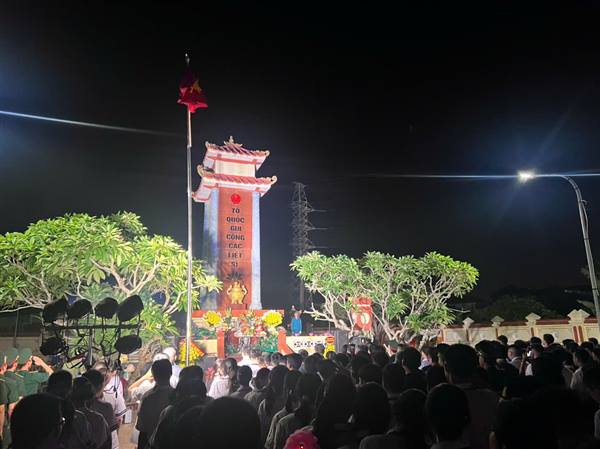 Lễ thắp nến tri ân các Anh hùng Liệt sĩ tại nghĩa trang Liệt sĩ Đồng Hoà