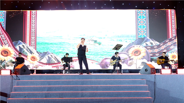 ĐÊM THỨ 6 LỄ HỘI BIA (KIEN AN BEER FEST): SÔI ĐỘNG GIAO LƯU NHÓM NHẢY ĐƯỜNG PHỐ VÀ BAND NHẠC