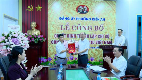 Lễ công bố Quyết định thành lập chi bộ Công ty Luật hợp danh Atlantic Việt Nam