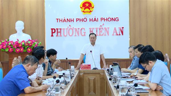 UBND phường Kiến An làm việc với Công ty CDI Cựu Viên về tình hình cấp Giấy chứng nhận Quyền sử dụng đất cho các hộ khu chung cư Bắc Sơn