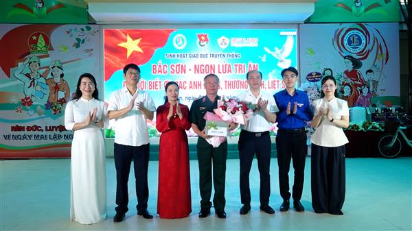 Trường THCS Bắc Sơn tổ chức sinh hoạt giáo dục truyền thống “Bắc Sơn – ngọn lửa tri ân”