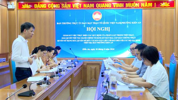 Ủy ban MTTQ Việt Nam phường giám sát việc thực hiện các quy định của pháp luật trong tiếp nhận, giải quyết thủ tục hành chính về đăng ký đất đai, cấp Giấy chứng nhận quyền sử dụng đất, quyền sở hữu tài sản gắn liền với đất đối với hộ gia đình, cá nhân trên địa bàn phường

