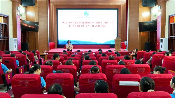 Hội Liên hiệp Phụ nữ phường triển khai Nghị quyết Đại hội Đại biểu Phụ nữ toàn quốc và thành phố; tuyên truyền phòng, chống lừa đảo trên không gian mạng và phòng, chống bạo lực gia đình 