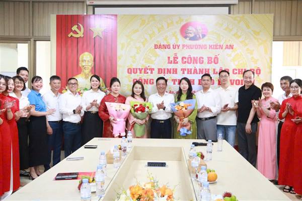 Đảng ủy phường công bố Quyết định thành lập Chi bộ Công ty TNHH Bao bì Voion