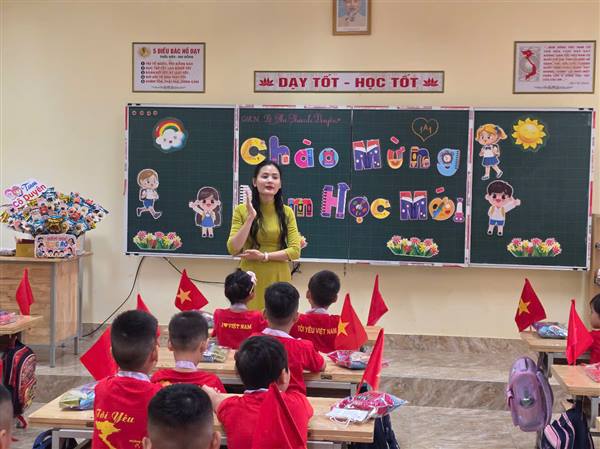 Học sinh lớp 1 trường Tiểu học Đồng Hoà hân hoan chào đón năm học mới 2026-2027
