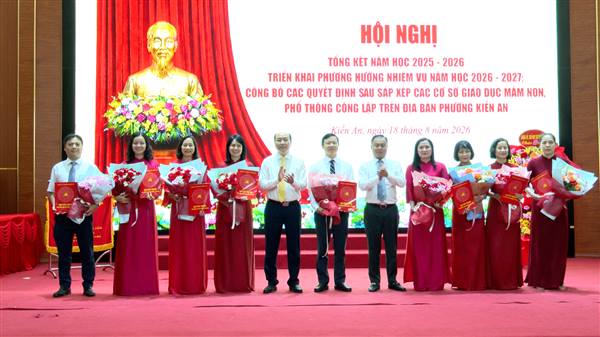 Hội nghị tổng kết năm học 2025-2026 và triển khai phương hướng, nhiệm vụ năm học 2026-2027; công bố các quyết định sau sắp xếp các cơ sở giáo dục mầm non, phổ thông công lập trên địa bàn phường Kiến An