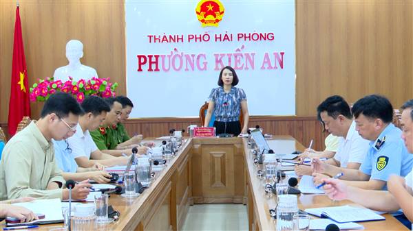 UBND phường họp cho ý kiến vào kế hoạch tổ chức Chương trình nghệ thuật cuối tuần với chủ đề “Sắc màu Kiến An” 