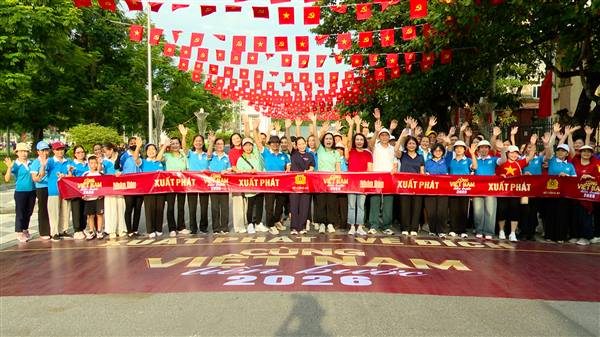 Phường Kiến An: 400 người tham gia đi bộ hưởng ứng chương trình "Cùng Việt Nam tiến bước” năm 2026
