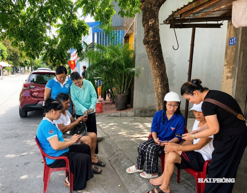 Phường Hải An đẩy mạnh chuyển đối số, thành lập các tổ công nghệ số cộng đồng, cải cách hành chính và tuyên truyền pháp luật trực tuyến.