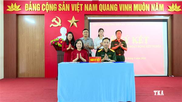 Lễ ký kết chương trình phối hợp hoạt động kết nghĩa giữa Ban Chỉ huy Quân sự phường và Trường Mầm non Đồng Hoà