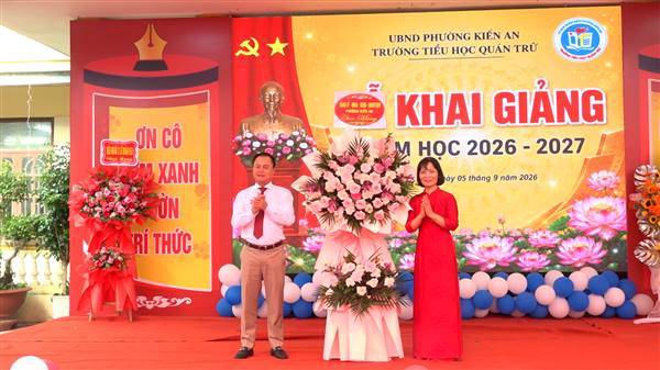 Đồng chí Nguyễn Phong Doanh – Phó Bí thư Đảng uỷ, Chủ tịch UBND phường dự Lễ khai giảng năm học 2026-2027 tại trường Tiểu học Quán Trữ và Mầm non Nam Hà