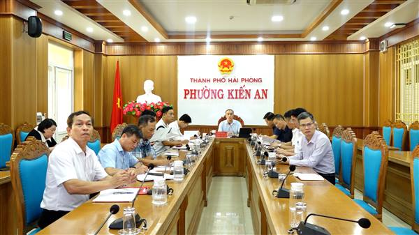 UBND phường làm việc với Trường THPT Đồng Hòa