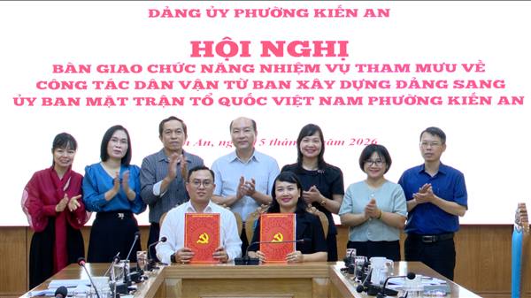 Hội nghị bàn giao chức năng nhiệm vụ tham mưu về công tác dân vận từ Ban Xây dựng Đảng Đảng ủy phường về Ủy ban MTTQ Việt Nam phường