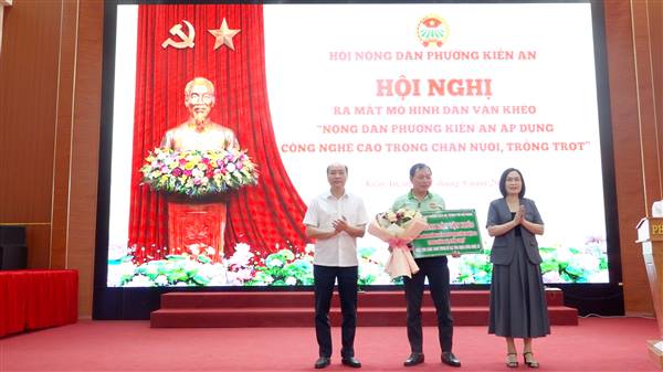 Hội Nông dân phường ra mắt mô hình Dân vận khéo “Nông dân phường Kiến An áp dụng công nghệ cao trong chăn nuôi, trồng trọt”