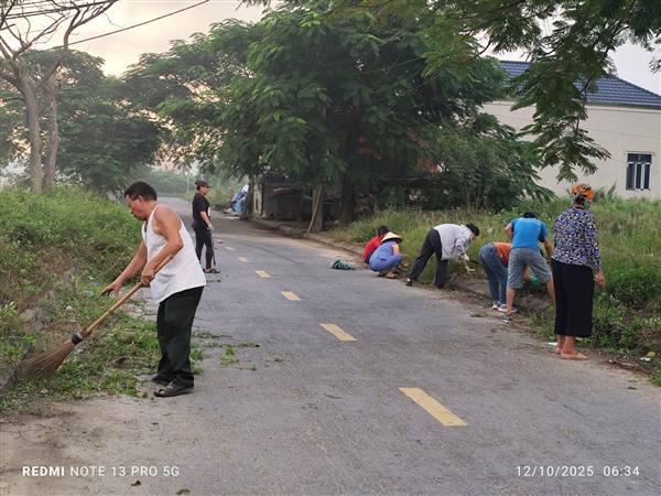 XÃ KIẾN HẢI ĐỒNG LOẠT RA QUÂN DỌN VỆ SINH MÔI TRƯỜNG THÁNG 10