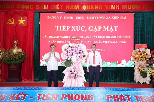 HỘI NGHỊ TIẾP XÚC, GẶP MẶT DOANH NGHIỆP, HỢP TÁC XÃ, HỘ SẢN XUẤT KINH DOANH TIÊU BIỂU NHÂN NGÀY DOANH NHÂN VIỆT NAM (13/10) 