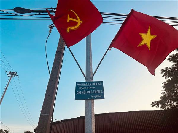 HỘI CỰU CHIẾN BINH XÃ KIẾN HẢI KHÁNH THÀNH TUYẾN ĐƯỜNG CỜ ĐẢNG, CỜ TỔ QUỐC VÀ GẮN BIỂN TUYẾN ĐƯỜNG TỰ QUẢN 