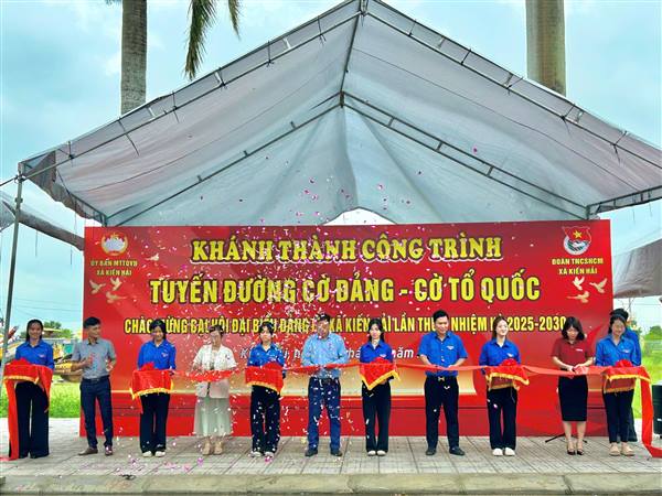 XÃ KIẾN HẢI KHÁNH THÀNH TUYẾN ĐƯỜNG CỜ CHÀO MỪNG ĐẠI HỘI ĐẢNG BỘ XÃ LẦN THỨ NHẤT, NHIỆM KỲ 2025-2030