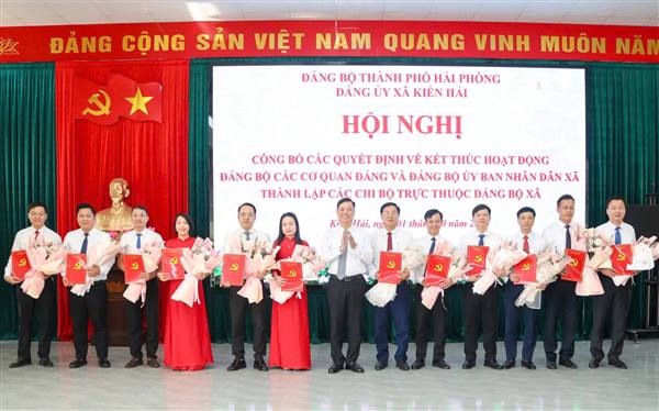 ĐẢNG ỦY XÃ KIẾN HẢI CÔNG BỐ CÁC QUYẾT ĐỊNH VỀ TỔ CHỨC ĐẢNG, THÀNH LẬP 12 CHI BỘ TRỰC THUỘC