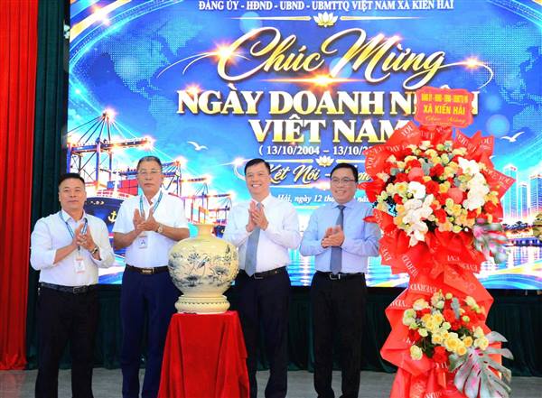 XÃ KIẾN HẢI KỶ NIỆM NGÀY DOANH NHÂN VIỆT NAM 13/10 VÀ 1 NĂM THÀNH LẬP HỘI DOANH NGHIỆP XÃ