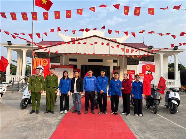 ĐOÀN THANH NIÊN XÃ KIẾN HẢI RA MẮT MÔ HÌNH “TỔ TUYÊN TRUYỀN LƯU ĐỘNG CHO CÔNG TÁC BẦU CỬ”