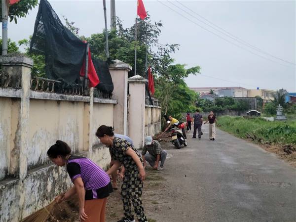 XÃ KIẾN HẢI ĐỒNG LOẠT RA QUÂN DỌN VỆ SINH MÔI TRƯỜNG THÁNG 04