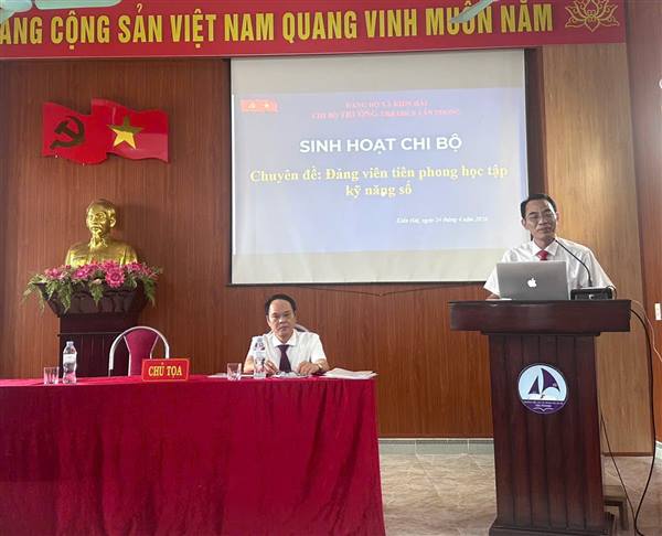 SINH HOẠT CHUYÊN ĐỀ THÁNG 4 – LAN TỎA TINH THẦN CHUYỂN ĐỔI SỐ TRONG ĐẢNG VIÊN