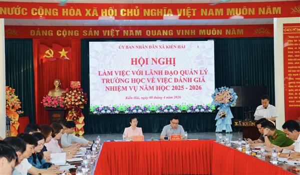 Ủy ban nhân dân xã Kiến Hải tổ chức Hội nghị làm việc với lãnh đạo, quản lý các trường học trên địa bàn nhằm đánh giá kết quả thực hiện nhiệm vụ năm học 2025–2026.