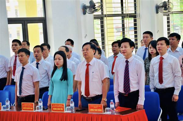 Đảng ủy - HĐND - UBND - UBMTTQ VN xã Kiến Hải trang trọng tổ chức lễ chào cờ và sinh hoạt dưới cờ tháng 04/2026